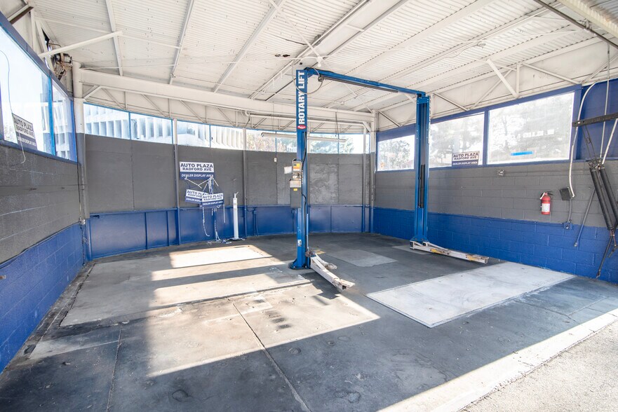 More Photos Of 4021-4029 Radford Ave, Studio City Auto Repair For Lease
