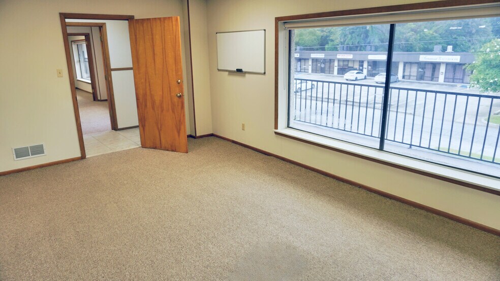 More Photos Of 15 E Montgomery Cross Rd, Savannah Office For Lease