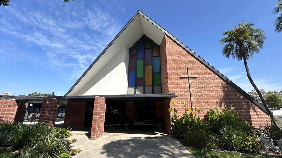 More Photos Of 701 W Broadway, Anaheim Religious Facility For Sale