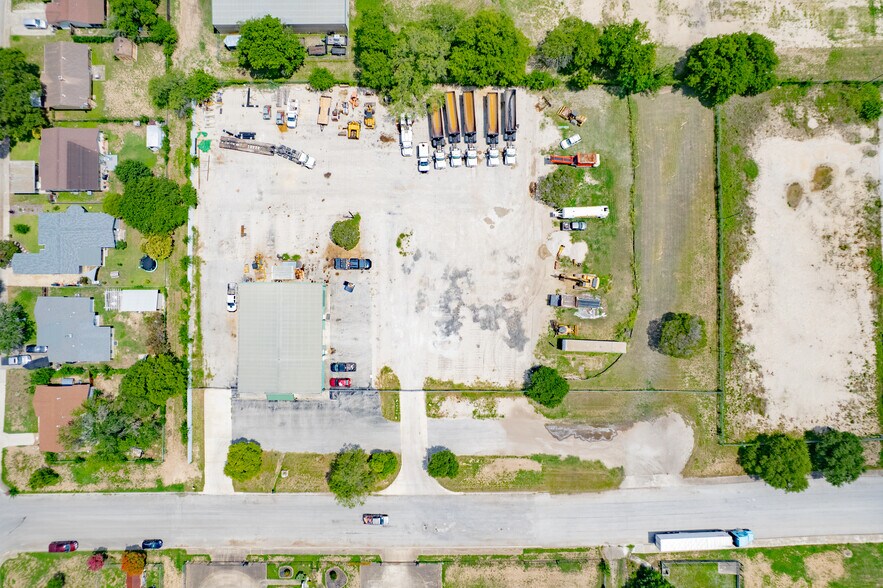 More Photos Of 132 Nell Deane Blvd, Schertz Warehouse For Lease