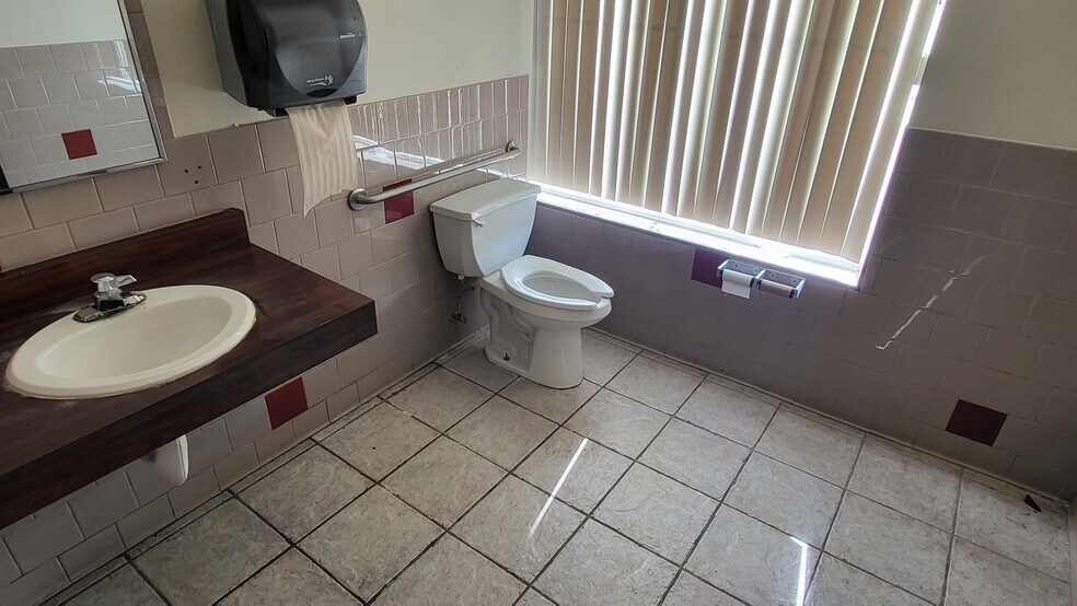 More Photos Of 220 E Horizon Dr, Henderson Office For Sale