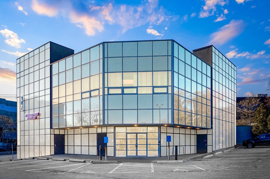 Primary Photo Of 907 Northern Blvd, Great Neck Medical For Sale