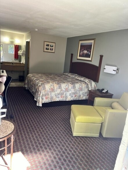 More Photos Of 3054 Dean's Bridge Rd, Augusta Hotel For Sale