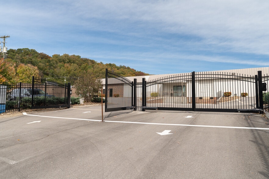 More Photos Of 4440 Walker Blvd, Knoxville Flex For Sale