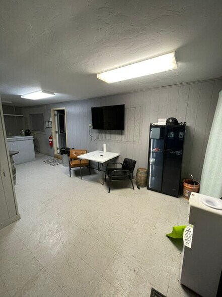 More Photos Of 136 Huron Ave, Oconto Warehouse For Sale