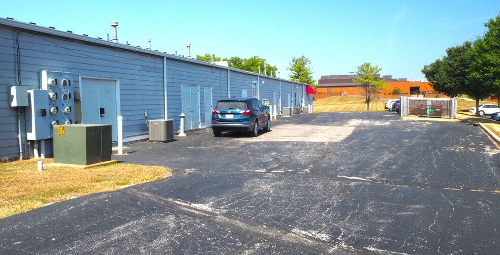 More Photos Of 950 Corporate Pky, Wentzville Office For Lease