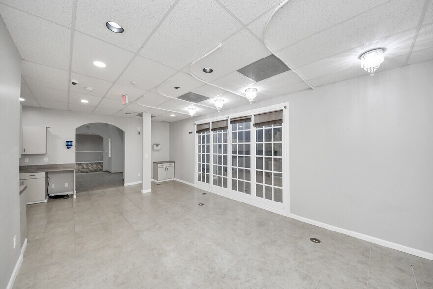 More Photos Of 926 N Wilcrest Dr, Houston Medical For Sale