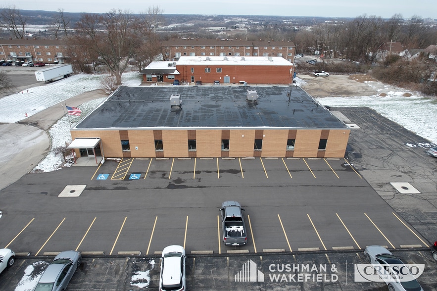 More Photos Of 9257 Midwest Ave, Garfield Heights Showroom For Sale