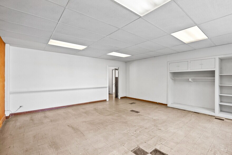 More Photos Of 1701 W Woodlawn Ave, San Antonio Religious Facility For Sale