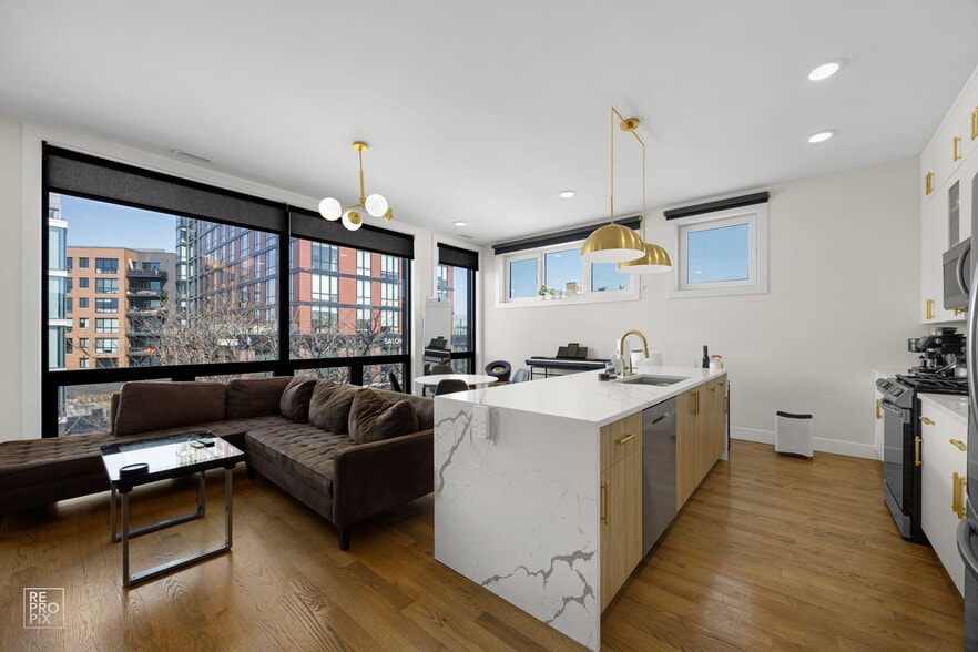 More Photos Of 1653 W Division St, Chicago Storefront Retail Residential For Sale