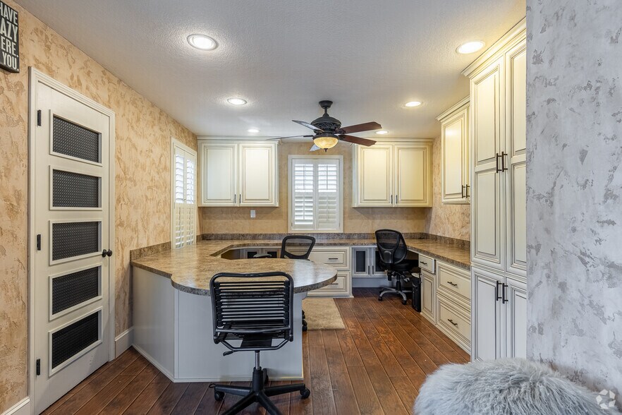More Photos Of 16408 SE Mill Plain Blvd, Vancouver Office For Sale