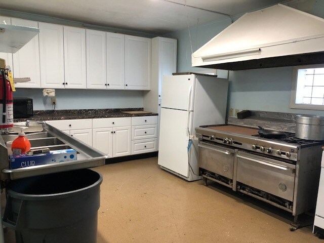 More Photos Of 1209 Lisle Plz, Lisle Bar For Lease