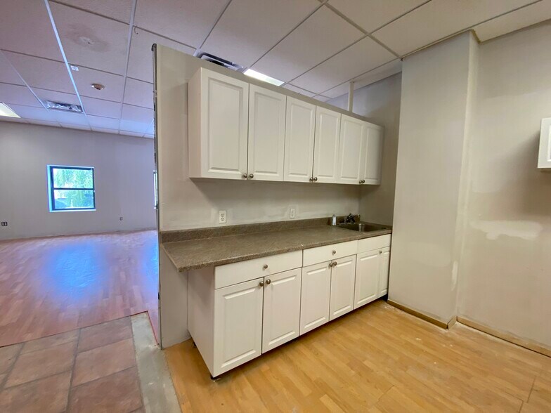 More Photos Of 25-27 E Merrick Rd, Valley Stream Office For Lease