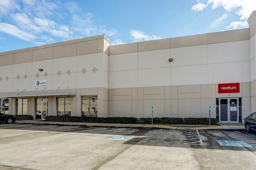 More Photos Of 10215 S Sam Houston Pky W, Houston Warehouse For Lease