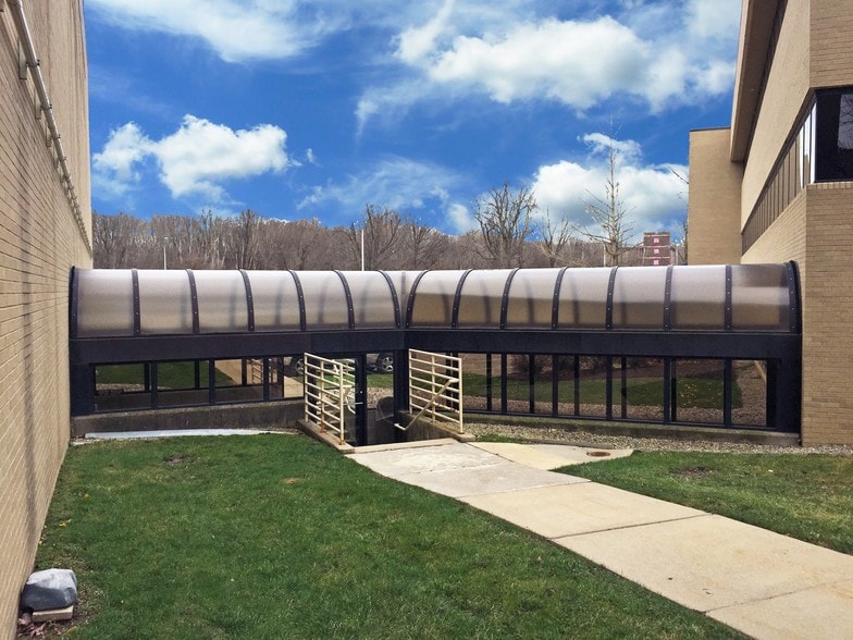 More Photos Of 2815 Pennsylvania Ave, Lansing Medical For Sale