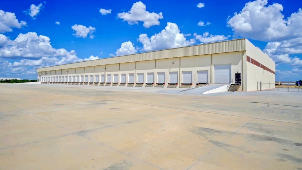 More Photos Of 172 Interamerica Blvd, Laredo Warehouse For Lease