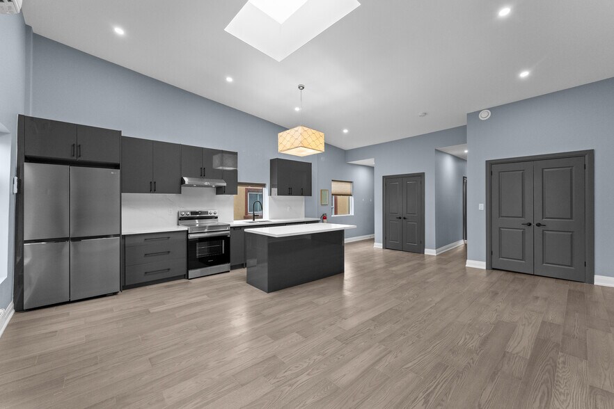 More Photos Of 5848 Ferry St, Niagara Falls General Retail For Sale