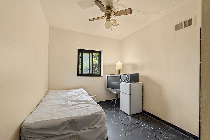 More Photos Of Island Avenue 1173-1175 Island Avenue, McKees Rocks Bar For Sale