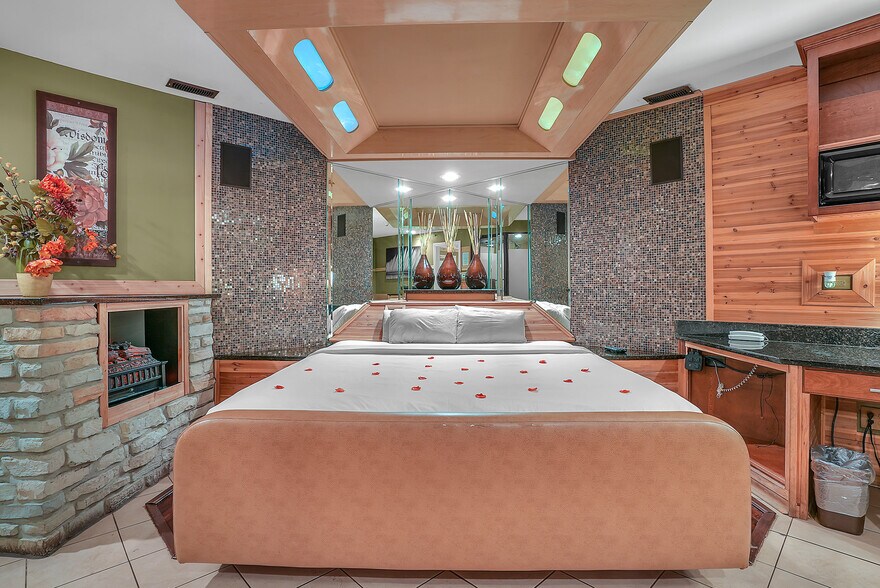 More Photos Of 16W621 S Frontage Rd, Willowbrook Hotel For Sale
