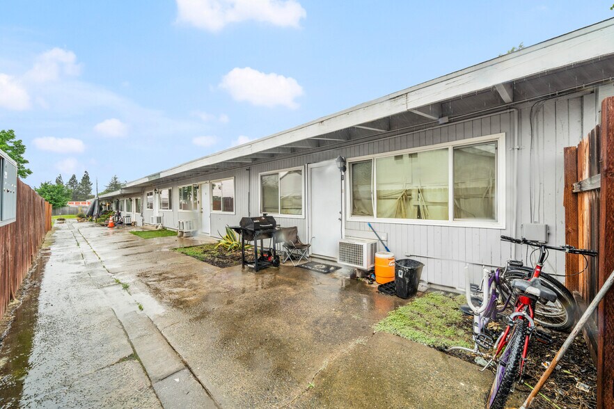 More Photos Of 2605 Albatross Way, Sacramento Apartments For Sale