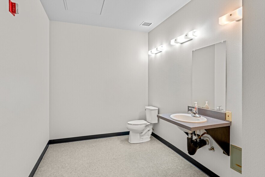More Photos Of 2030 NE Martin Luther King Jr Blvd, Portland Office For Lease