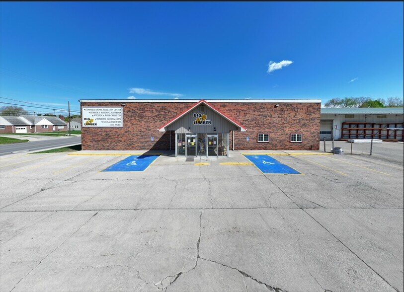 More Photos Of 418 N Michigan Ave, Edgerton Freestanding For Sale