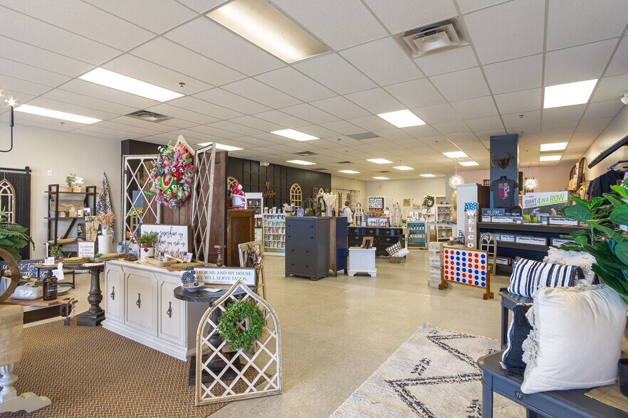 More Photos Of 50700-50870 Gratiot Ave, Chesterfield Unknown For Lease