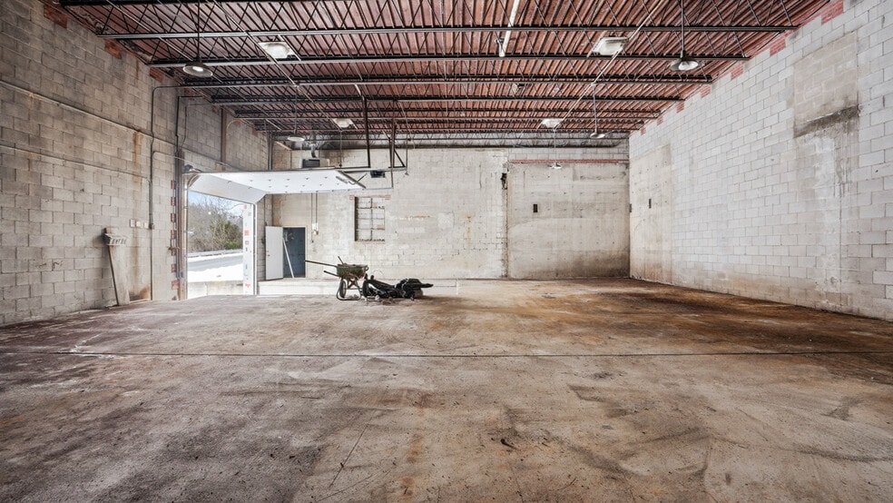 More Photos Of 2750 Banksville Rd, Pittsburgh Warehouse For Sale