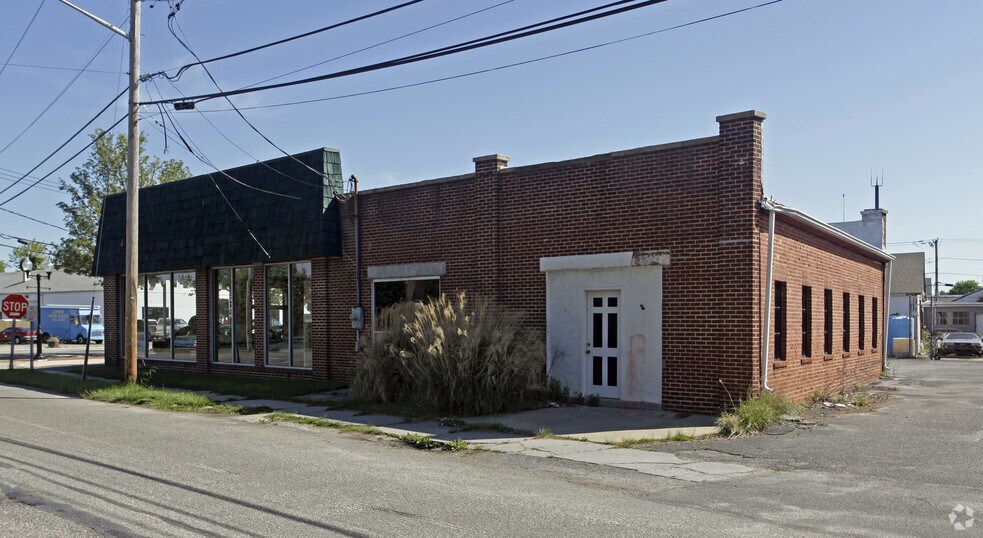 More Photos Of 118 S Main St, West Sayville General Retail For Sale