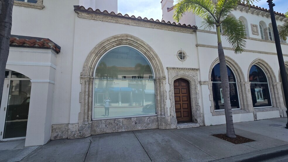 More Photos Of 239 S County Rd, Palm Beach Office For Lease