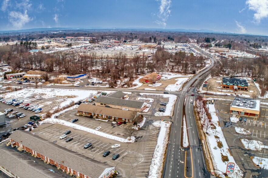 More Photos Of 76 Palomba Dr, Enfield Unknown For Lease