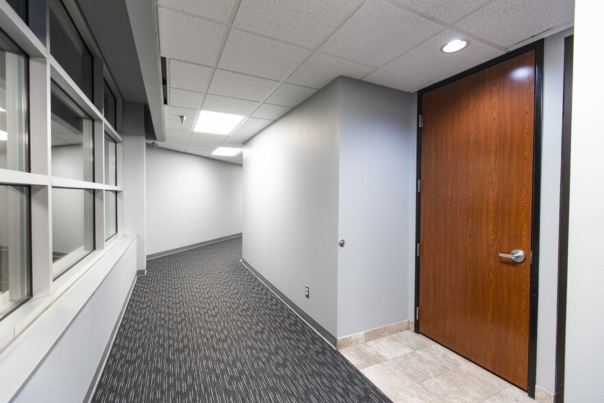 More Photos Of 30201 Orchard Lake Rd, Farmington Hills Office For Sale