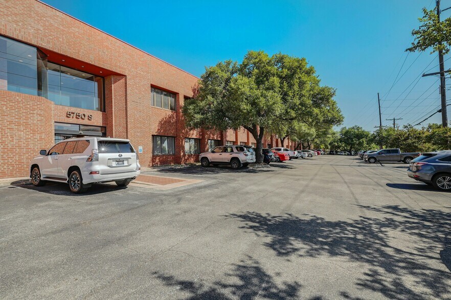 More Photos Of 5750 Balcones Dr, Austin Medical For Sale
