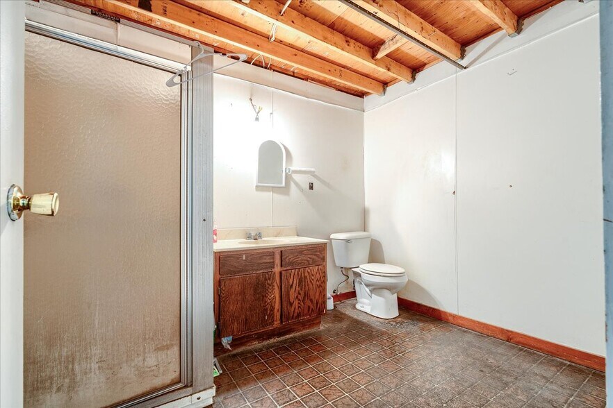 More Photos Of 2600 Duss Ave, Ambridge Unknown For Sale