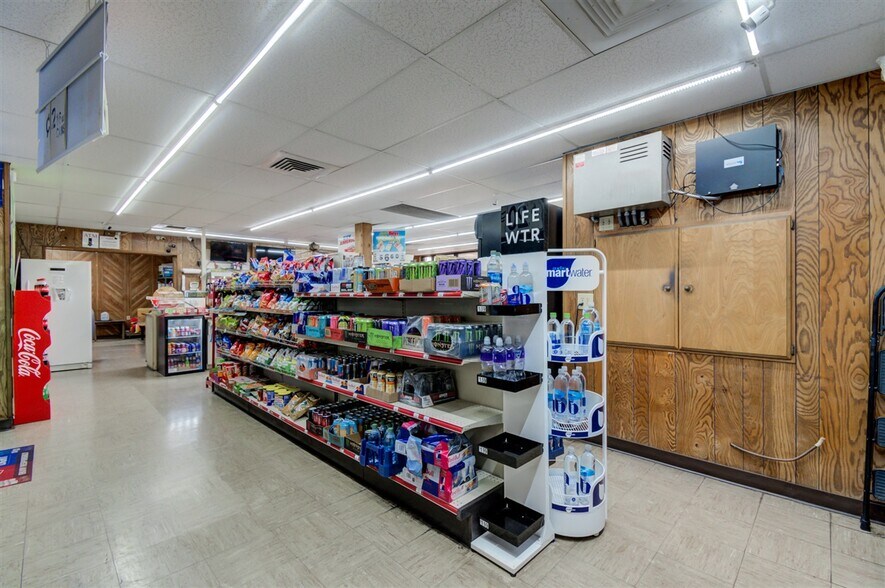 More Photos Of 1705 SW Frank Phillips Blvd, Bartlesville Service Station For Sale