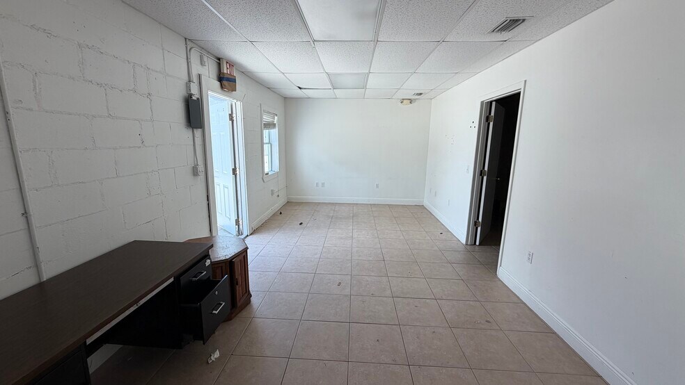 More Photos Of 7275 Waelti Dr, Melbourne Warehouse For Lease
