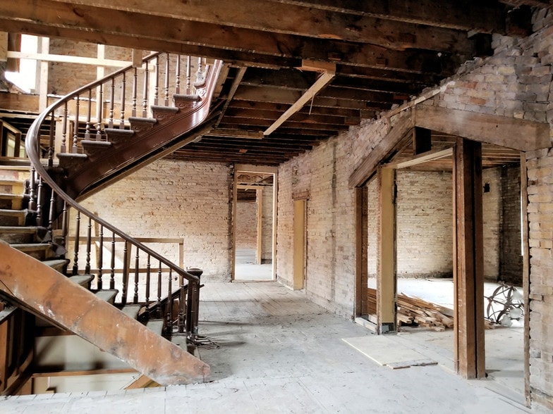 More Photos Of 1 Queen St N, Kitchener Storefront Retail Office For Lease