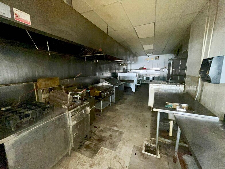 More Photos Of 6705 Holabird Ave, Dundalk Storefront For Sale