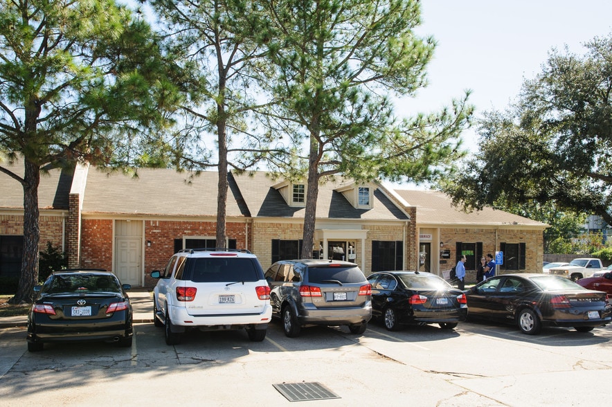 More Photos Of 4654 Highway 6 N, Houston Unknown For Lease