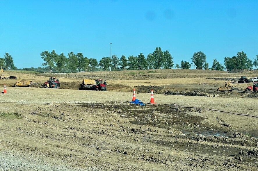 More Photos Of US RTE 55 and State Route 143, Edwardsville Land For Sale