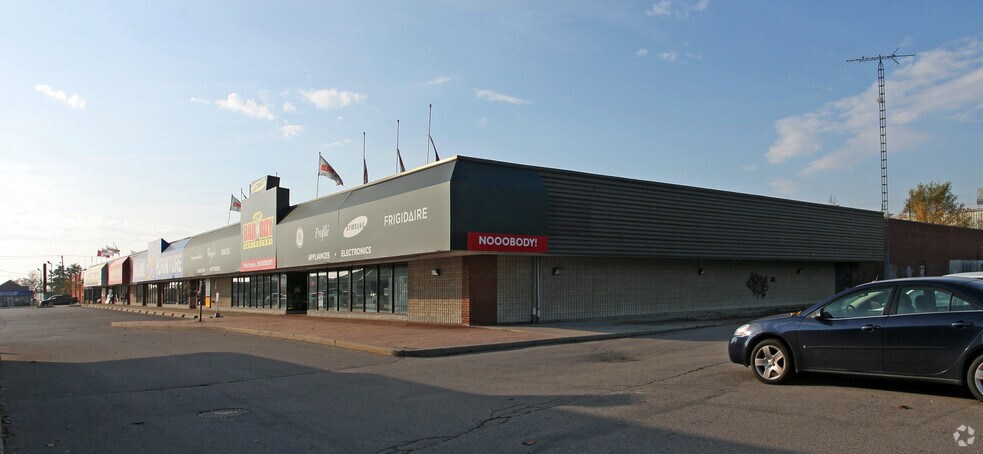 More Photos Of 1540 Dundas St E, Whitby General Retail For Lease