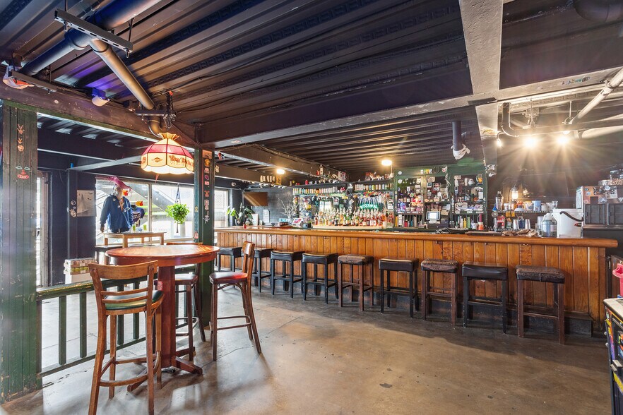 More Photos Of 710 W Johnson St, Raleigh Bar For Sale