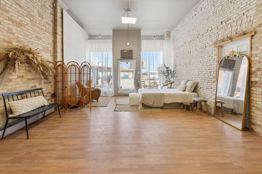 More Photos Of 1017 Washington Ave, Bay City Storefront Retail Residential For Sale