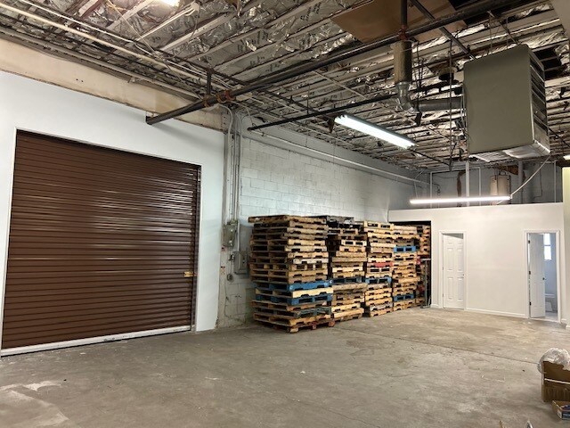 More Photos Of 151 Babylon Tpke, Roosevelt Service For Lease