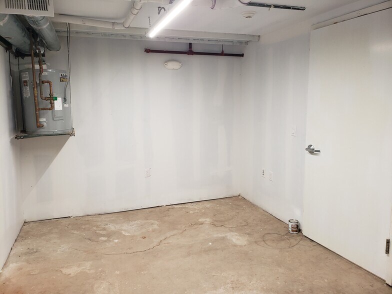 More Photos Of 526 Broadway, Newark General Retail For Sale