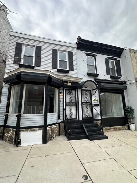 More Photos Of 37 W Maplewood Mall, Philadelphia Schools For Sale