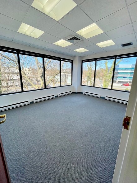 More Photos Of 81 Holly Hill Ln, Greenwich Office For Lease