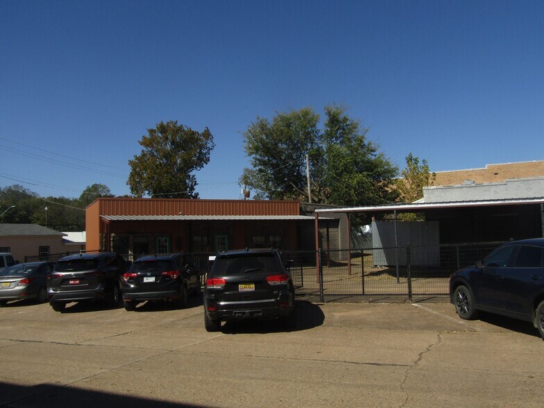 More Photos Of 9 NW Martin Luther King Ave, Idabel General Retail For Sale