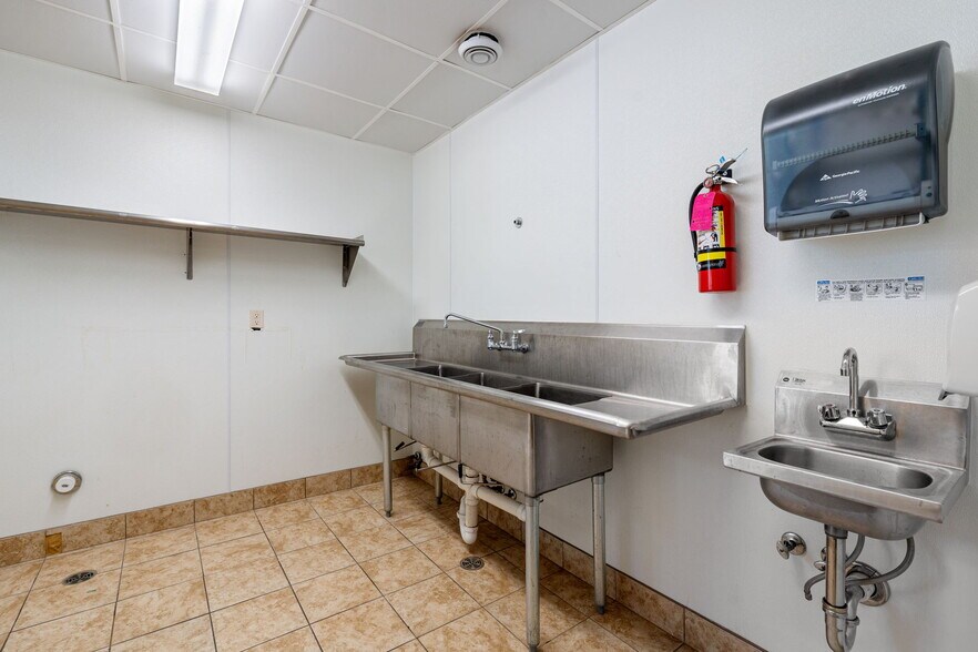 More Photos Of 3700 11th Pl NE, Austin Lodge Meeting Hall For Sale