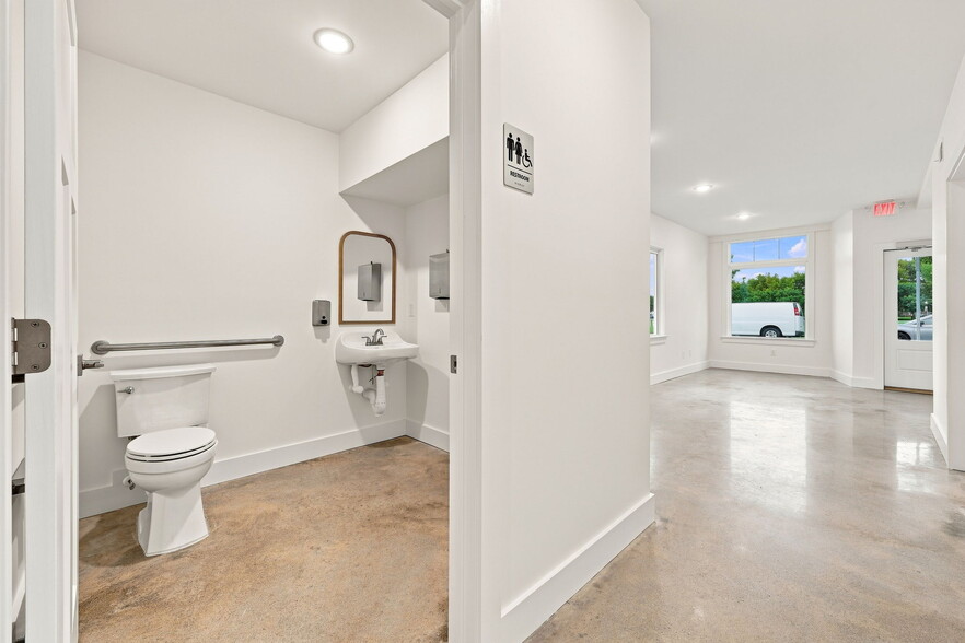More Photos Of 112 Buckroe Ave, Hampton Storefront Retail Residential For Sale